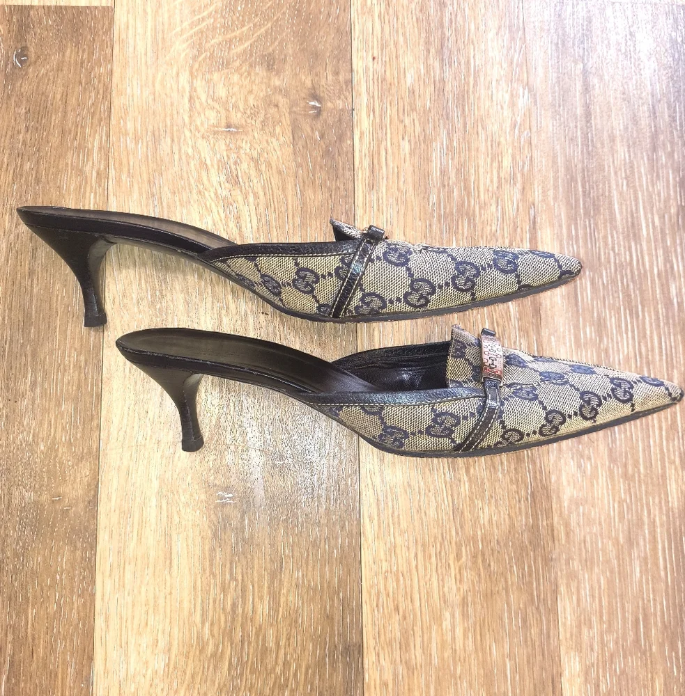 Gucci - Vintage Monogram Printed Mules - Size 9B - Excellent Price Limited Time - Picture 8 of 17